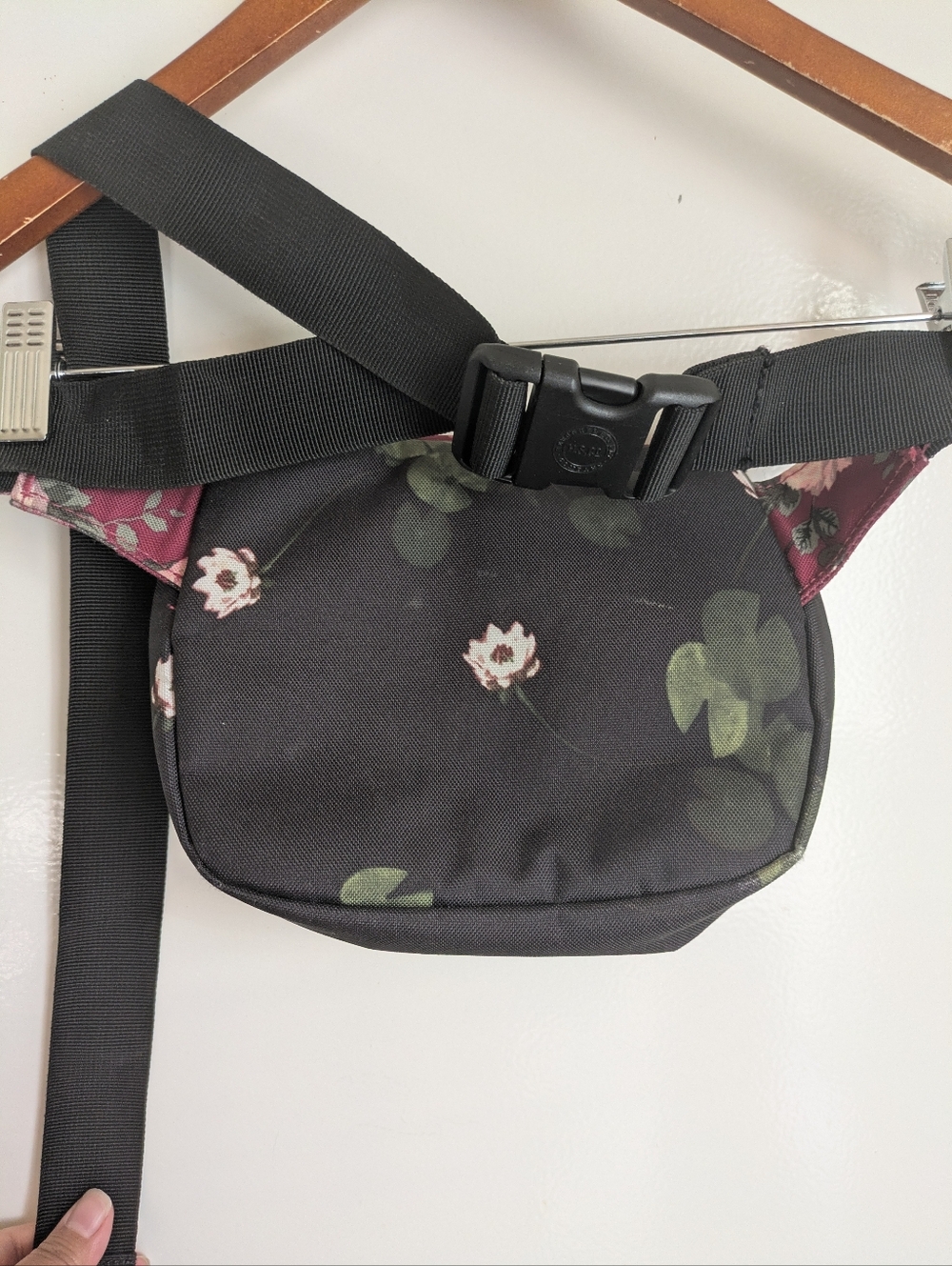 Herschel Fifteen 2L Black Floral Hip Lumbar Waist Fanny Pack Bag - Picture 12 of 16